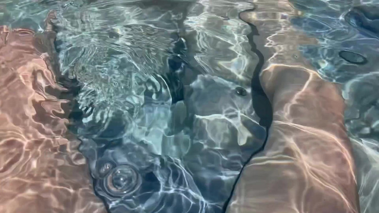 Artemisia Love: イタリアの巨乳ヨモギはセクシーなPOVマンコをジャグジーで愛し、興奮して濡れています