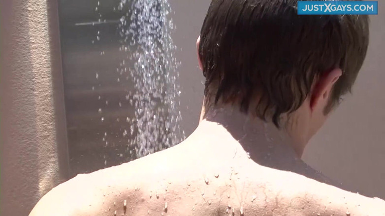 Just X Gays amateur porn: Skinny boy masturbated after a shower in the hot sun