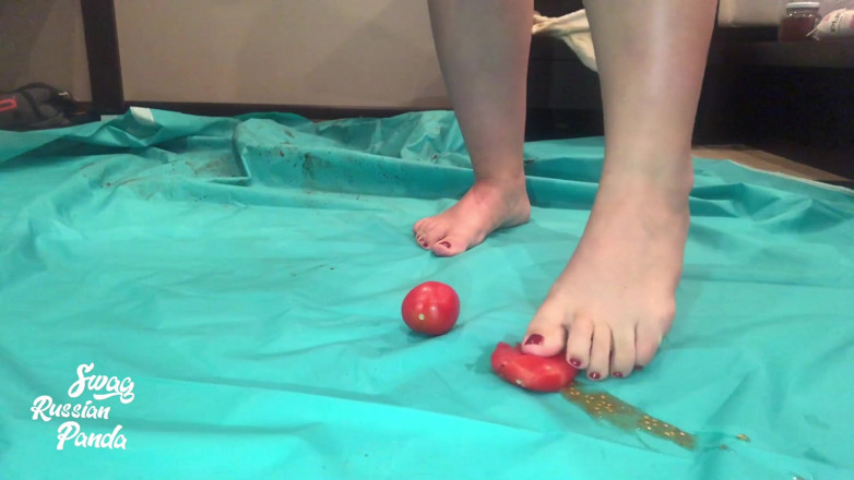 Swag Russian Panda: Barefoot food crushing, smashing tomatoes and crispy cake with my...