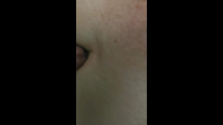 Bellaboo: Šukání prsou nadrženého manžela, dokud nesfouká nálož