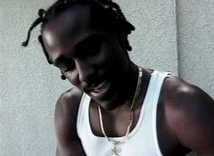 Black Jass: Černovlasá hnědovlasá s malými kozami a roung zadkem šuká venku do...