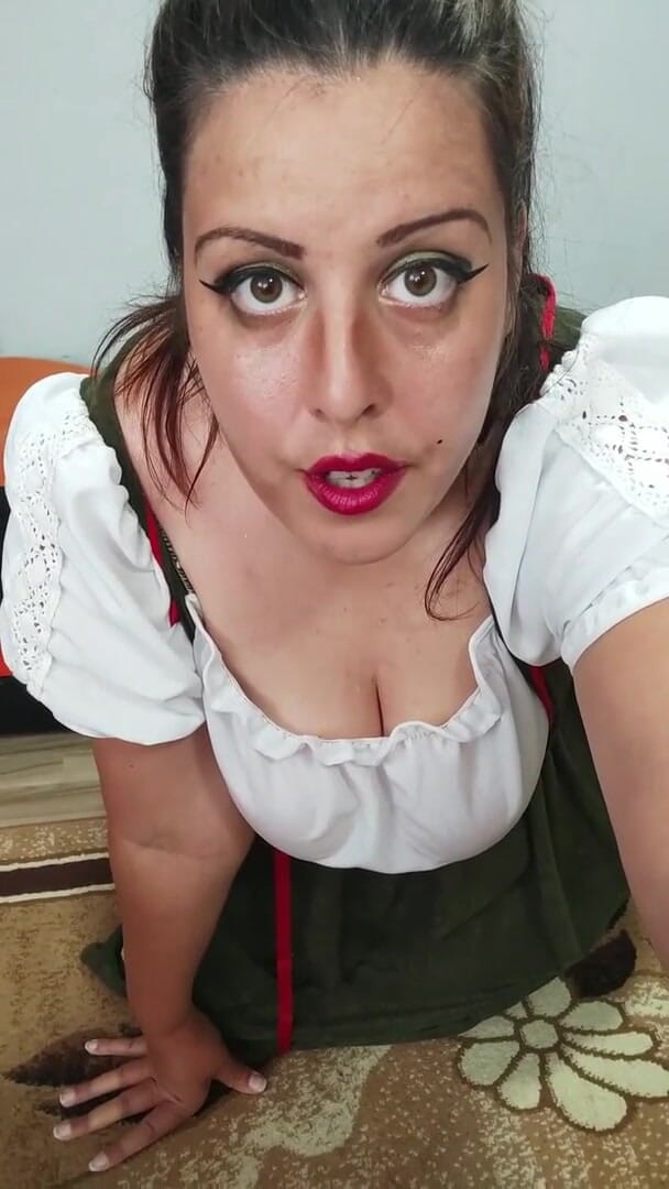 Young_strawberry: Erika Robot ist für Sie da