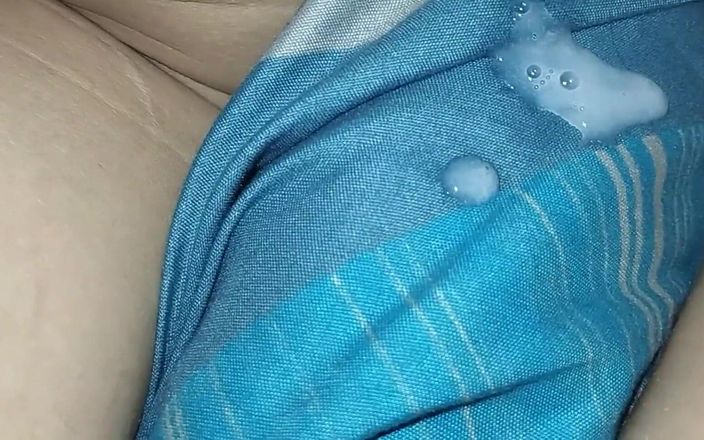 Mr_jhovin: Я трахнул ее в позе раком, и ей действительно понравился мой член в ее киске и моя сперма в ее дефекации