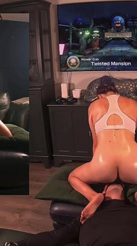 Dildo gag gamer kızı