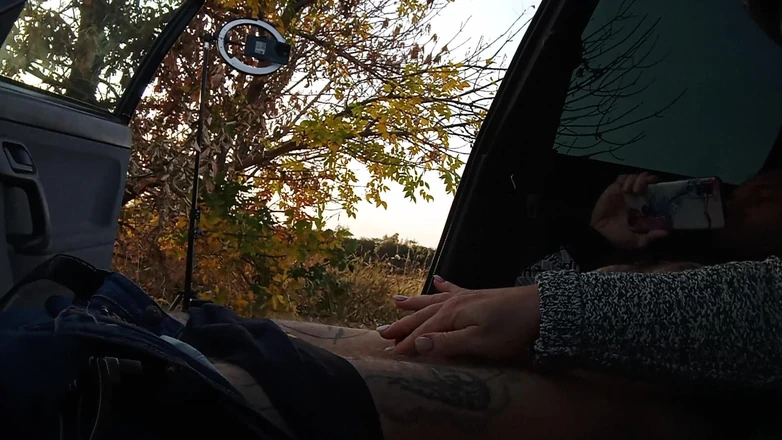 Zona901: My Wife Jerks off My Dick in the Car in...