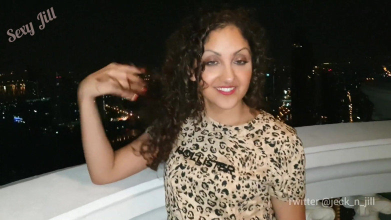 POV_Indian: Sexy dospívající studentka dává nejlepší kouření na balkóně POV