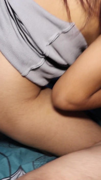 Jeune indienne, trio porno avec des amis (jolie fille sexy de 18 ans)