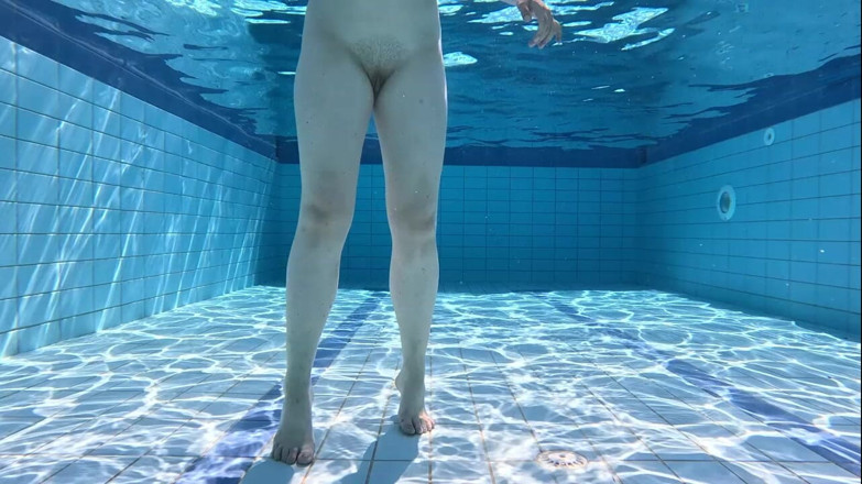 Elena917: Natación fetiche - natación bajo el agua desnudo