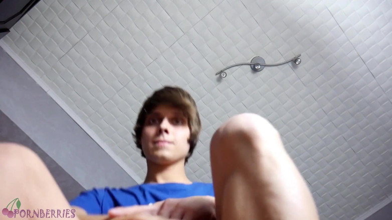 Ethan Alex: Twink chodidla pán dominuje a stříká na vás