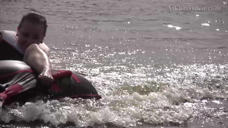 FinAdult Videos: Mr Lothar and water games in the group