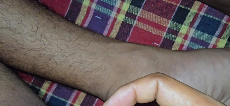 SafeRosebush8: 用手指插入我的女朋友 vegina 和很多阴户出来