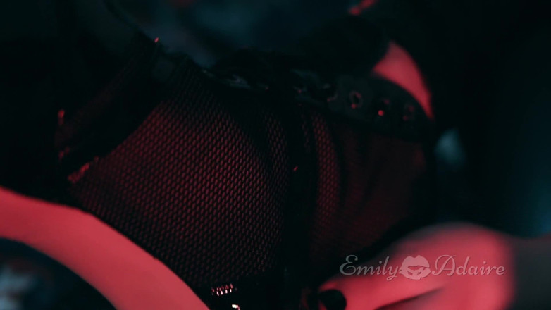 Emily Adaire: Поцілуй мої ноги, селянин! Emily Adaire TS