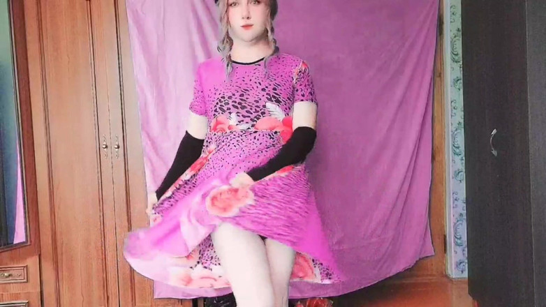 Kitty_Cross: Hot Crossdresser pokazuje skórę z pięknym seksownym stylem