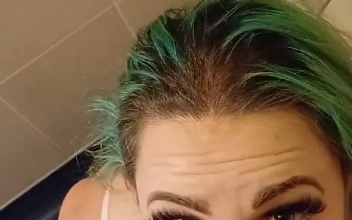 Bambi beauty: Bambi Pisswhore