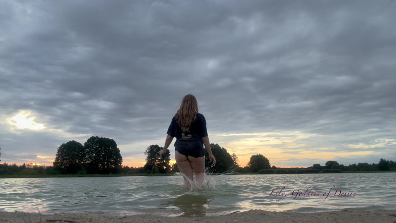 Lily, Goddess of Desire: Showing My Body and Having Fun Saying Things in the...