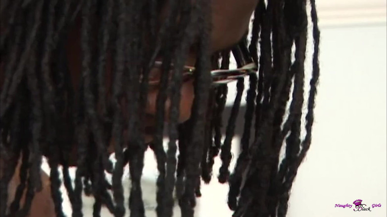 Naughty Black Girls: Một tia ngọt ngào vú to đụ âm hộ của cô ấy với...