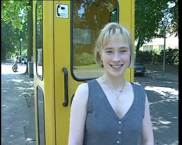 YOUR FIRST PORN: Jessy fingert bis zum happy end - Jessy fingert, bis sie...