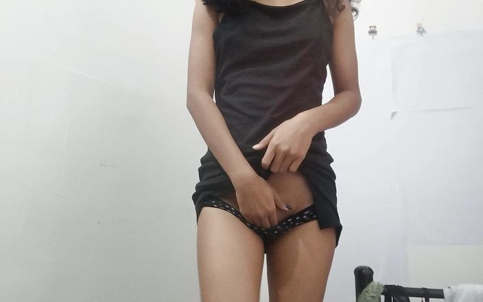 Desi Girl Fun: 19 साल की कमसिन रानी आपके लिए नग्न हो जाती है 8