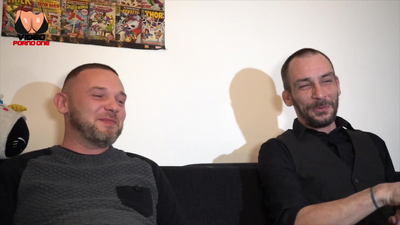 Video Porno One: Jej pierwszy trójkąt z dwoma facetami sprawi, że będzie chciała to...