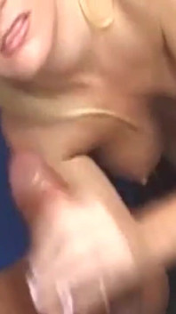 Prolapso rosa de la nena rubia después de intenso anal