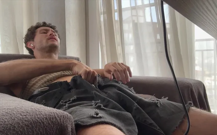 Harry_Jen: Harry_jen | Curly-haired Hunk Cums