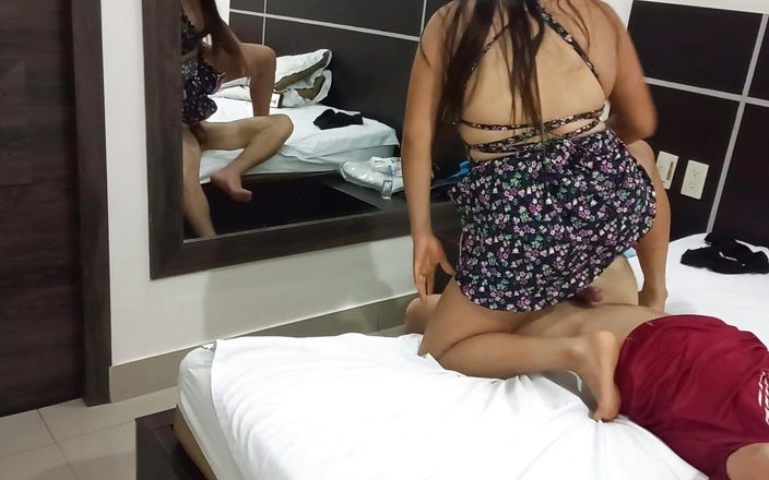 Martin13: Szczęśliwa gorąca macocha! Dziś moja dziewczyna nie przychodzi do hotelu,...