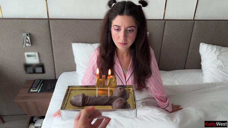 Katty West: Všechno nejlepší, Katty West – snila o velkém černém penisu, ale byla...