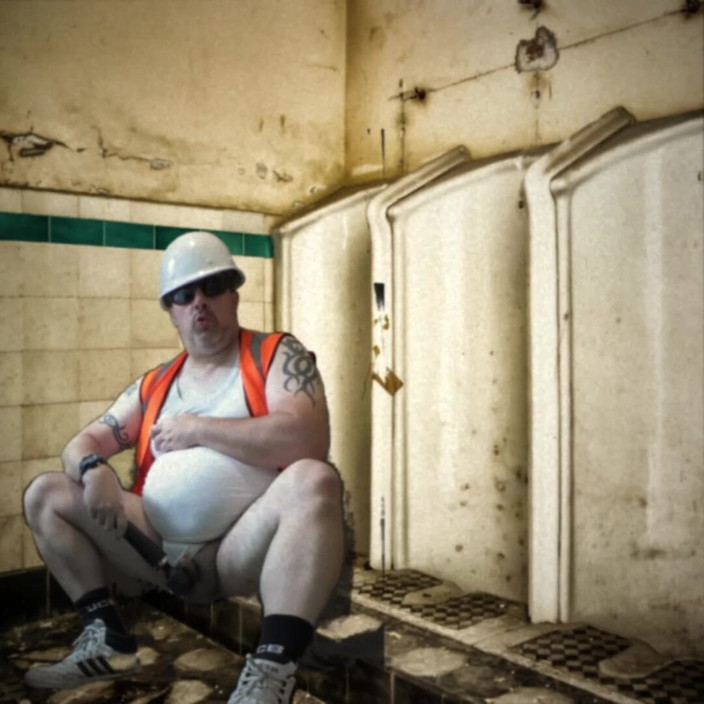 uktattooedchub74: Vintage toilettes publiques - jeu verbal et éjaculation