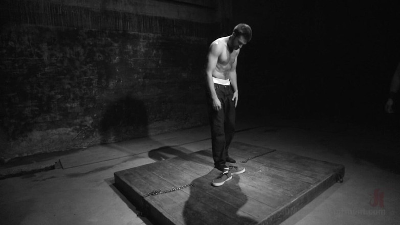 30 Minutes of Torment: BDSM deneyimi olmayan biseksüel sporcu aşırıya işkence ediliyor