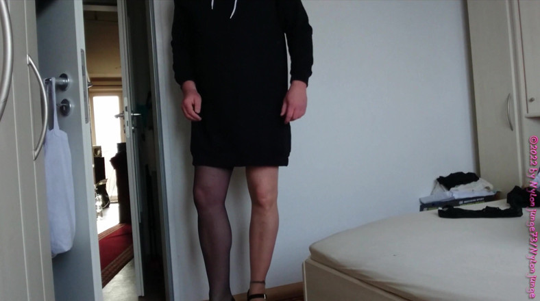 Carmen_Nylonjunge: What color of nylons for the dress #2