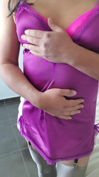 Sensual modelo de deslizamento roxo