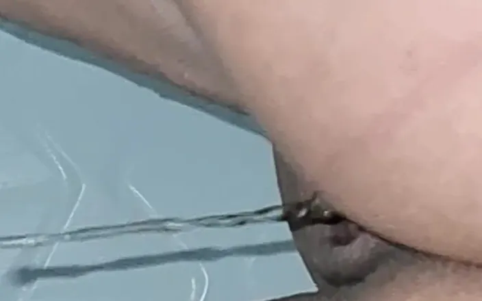 Minhaesposaparaoutro: Weird Fetish - Slow Motion Pissing