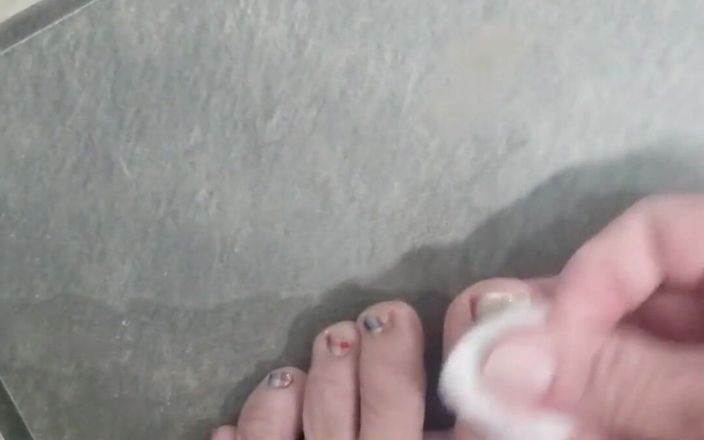 LittleSweetFeet: For Those That Like to See Toes Striping...now to Plan...