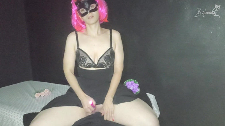 Big boob cat: Hai, aku adalah Kitten of Your Dreams. Kamu mau main...