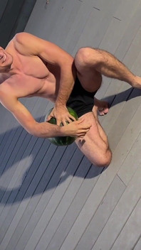 Handstand blowjob spermaladung, nachdem sie das spiel verloren hat, das du noch nie gesehen hast