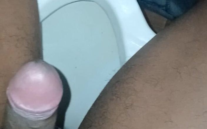 Ravihardcopy: Badkamer masturbatie