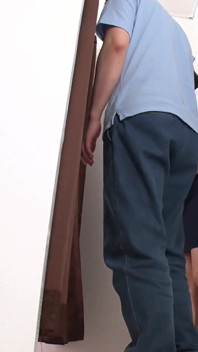 Dia tidak dapat memandang jauh... One Glance at His Bulge in The Fitting Room Mengubah Segala-galanya - Bab1