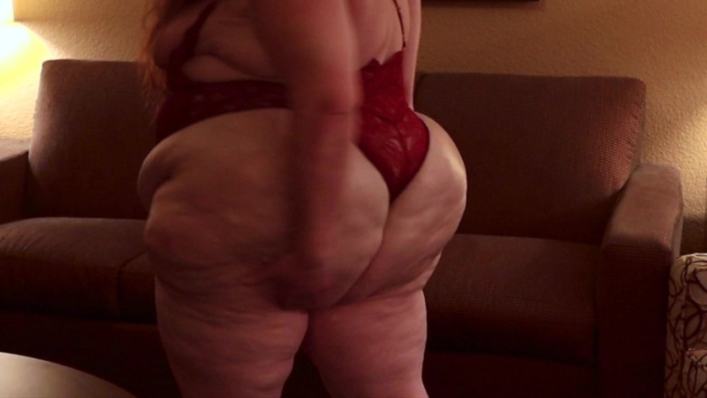 Julie Ginger: Olejový zadek Twerking