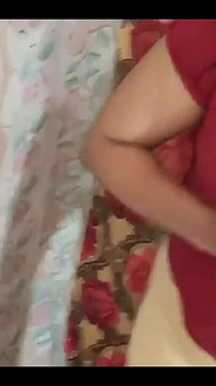 La mia ragazza balla sempre nella nostra stanza del dormitorio, facendomi sorridere