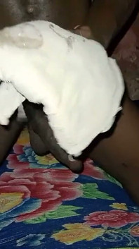Limpando Meu Esperma Depois De Uma Boa Noite De Foda
