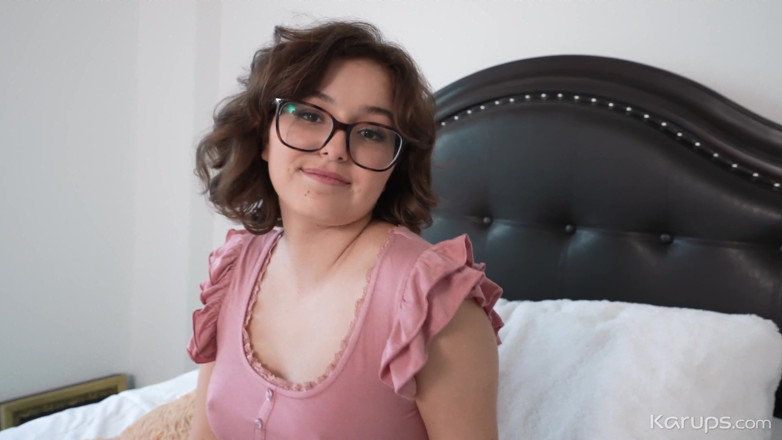 Karups POV: สาวเนิร์ดร้อนวัยรุ่นพักทำการบ้านด้วยควยใหญ่ของพ่อเลี้ยง