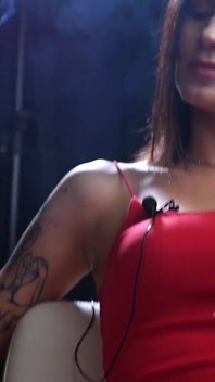 Dua cewek seksi rambut merah lagi asik merokok dua cewek kulit merah 100mm