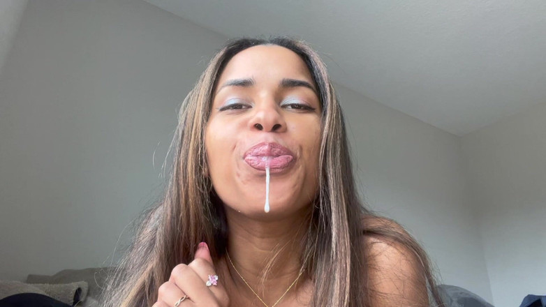 Mya Mula Goddess: Eres mi taza de saliva, whiteboi