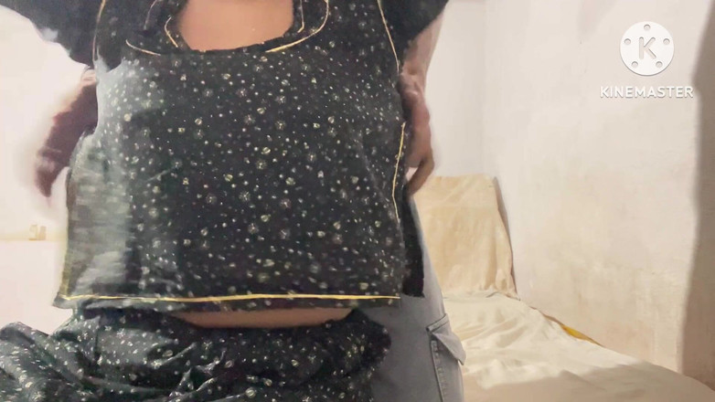 Indianbhabhi141: Indisch dorpsmeisje eerste keer seks