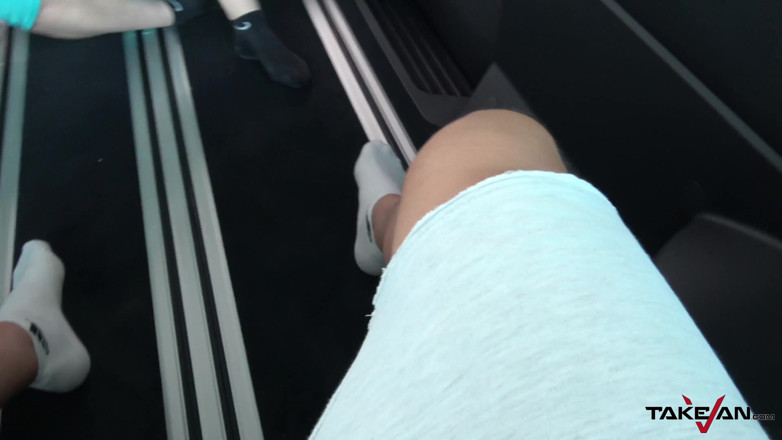 Take Van: Wendy dientot take-van saat pulang ke rumah