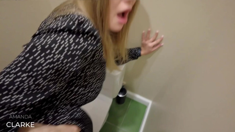 Amanda_Clarke: रेस्टोरेंट में मेरा वीर्य निकालता है - सार्वजनिक सेक्स