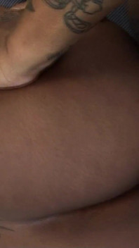 Skyy Black, MILF BBW, se fait baiser par deux jeunes bites et se fait éjaculer dessus