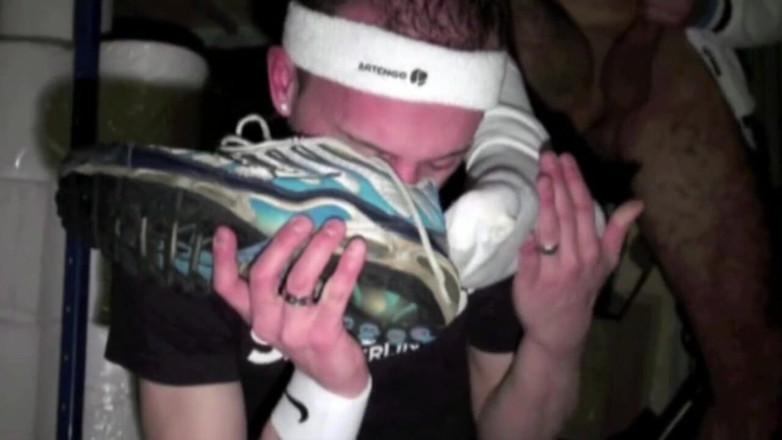 Sneaker gay: Umilire în adidași