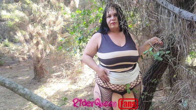 Only Riderqueen BBW Step Mom Latina Alone: Riderqueen solo, al aire libre, videos para mis fanáticos.