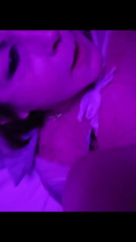 セクシーな双子の義理の妹が成熟したセクシーな衣装で誘惑し、セックスする
